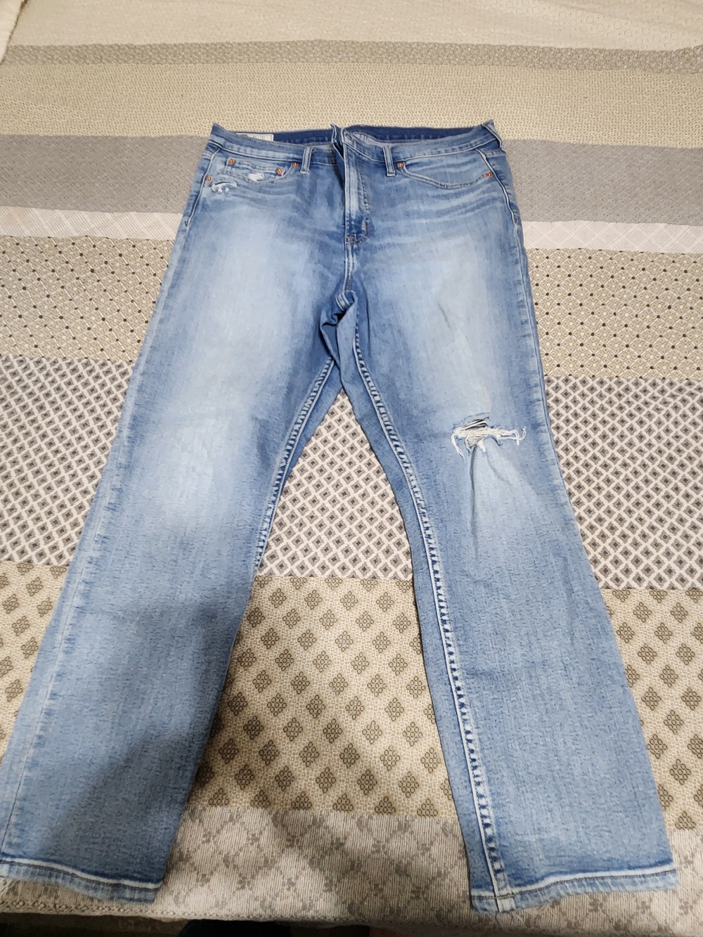 GAP Light Blue Straight-Leg Womens Jeans with Knee Rip